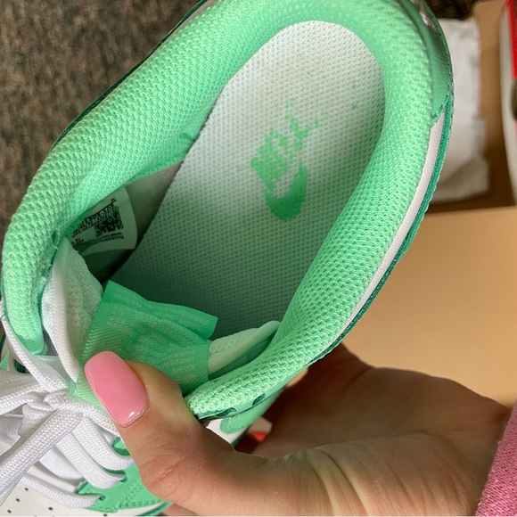 Nike Dunk Low Sneaker Women’s Green Glow Size 8 - Picture 7 of 8